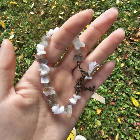 Moonstone chip bracelet - Picture 2 of 2